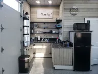 Cozy Garden cottage on 15 acres is perfect executive rental or couples retreat.