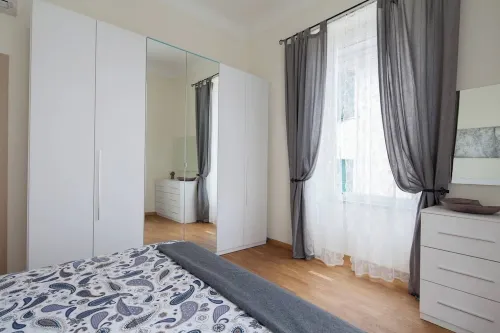 The Traveler's House   (N. CITRA 011015-LT-1230)