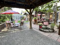 TUDOR COTTAGE SUITE - Autzen Stadium - PK Park - UO - Hayward Field