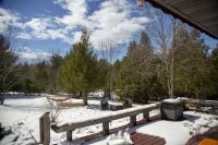 Hidden gem, secluded yet close to everything. Perfect multi-family retreat.