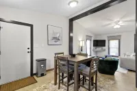 5 mins to Grand Park, 15 mins to Ruoff, pet-friendly, peaceful environment!