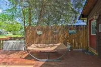 Welcome to Your Summer Retreat by the Lake!