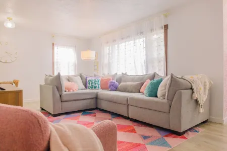 Colorful & Fun 4 Bdrm, 6 Beds, 2 Baths, Hot Tub & Outdoor Living in Rapid City!