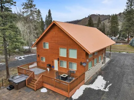 Cozy Chinook Cabin