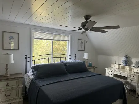 Lake Michigan Beachfront, Remodeled, close to Tunnel of Trees and Harbor Springs