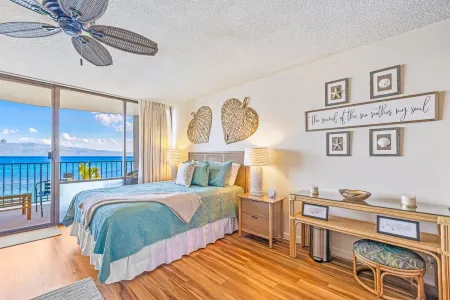 Beautiful Oceanfront Studio Condo located at The Valley Isle Resort