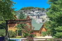 Luxury Riverfront Lodge Fishing, Hot Tub & White River Access and Ozark Views”