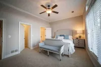 Beautiful Lake Escape! Heated Private Pool and Fun on the Lake! Book Now!