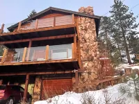 Lake Views and location. Quiet yet 10 minutes to casinos, skiing and beaches!