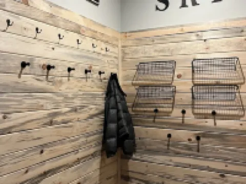 Bonus Bunk Room!  Private Hot Tub and Walkable to Restaurants and Brewery! フレイザーのホテル