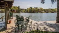 GREAT for FAMILIES, beautiful waterfront, kayaks, firepit, pool table, & more! - Wi-Fi
