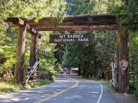 Remodeled Cottage w/Hot tub, 15 mins away from Mt. Rainier Park entrance