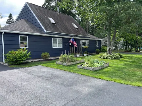 Midcentury Modern 2 Bedroom Village Oasis