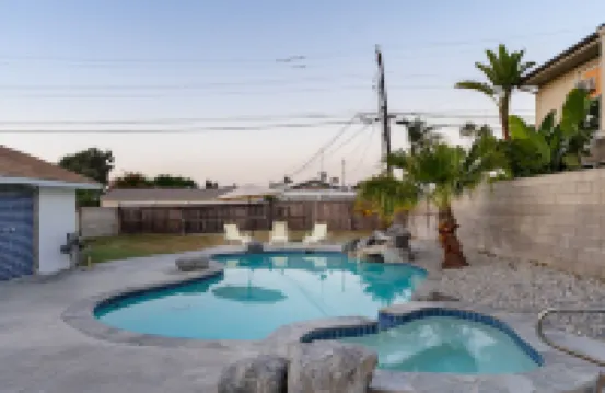 Beach House w/ Private Pool & Spa mins to beach!