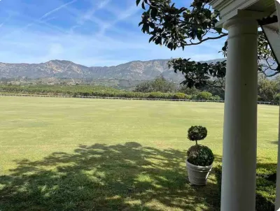 Ocean and mountain views, 2 bedroom 2 story entire home with driving range Family Baptist Church of Carpinteria 주변 호텔