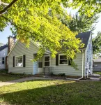Hot tub, Selfie Wall, 5 min to Mall of America & Airport Hotels near Speedway