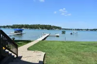 Nautical 5 Bedroom 5 Bathroom Home on Diamond Lake