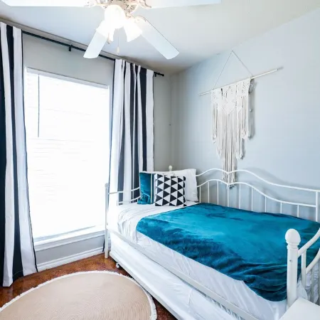 55% Monthly special price W 4rooms W 3 fullbath W walk to College