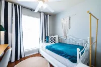 55% Monthly special price W 4rooms W 3 fullbath W walk to College Hotel dekat Sherman Bearcat Stadium