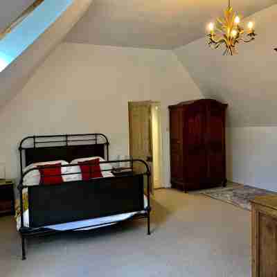 Kentish Oast, Cottage and Barn in stunning private grounds with swimming pool Rooms