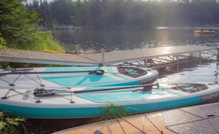 Cozy Stone Cottage overlooking Smith Lake