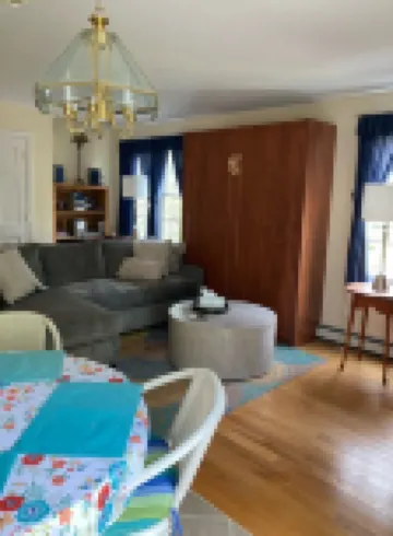 Cozy apartment in a quiet wooded neighborhood, just 2 miles from Nauset Beach. 奧爾良酒店