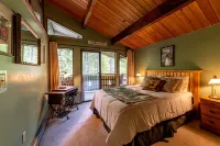 Cozy Cabin, Hot Tub, Sauna, Trails, Pool Monday - Thursday June 16 to Sept 1.