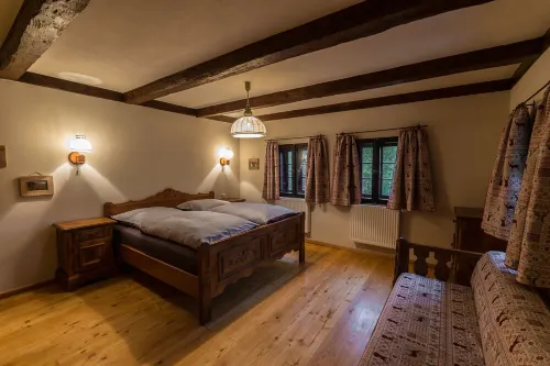 Cozy, rustic and top renovated monument farmhouse above cribs