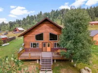 Welcome to Lemon Lodge! Relax and unwind in this private and secluded cabin.