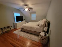 Charming home, quiet neighborhood< 2mi to Shattuck, game room, deck