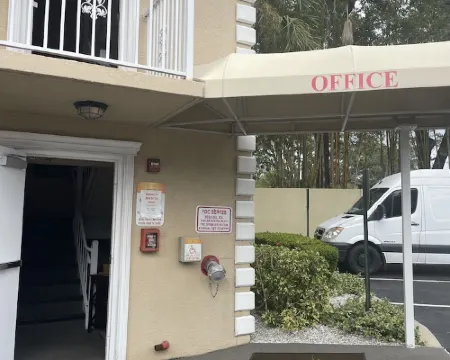 Dunedin Resort with 2 Pools, Hot Tub, Tiki Bar & Restaurant. Book Now ! ダニーディンのホテル