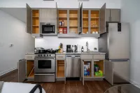 Urban Comfort: Studio Getaway w/ Private Balcony