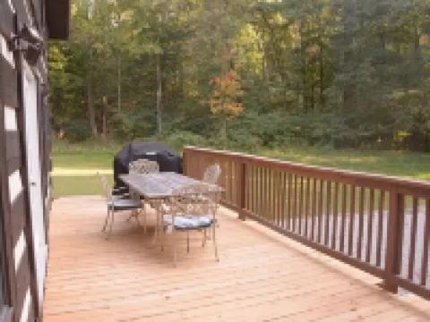 Relaxing Log Cabin Sleeps 6