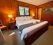 5.5 Acre Creek Front ~ Hi Speed Internet/ROKU TV