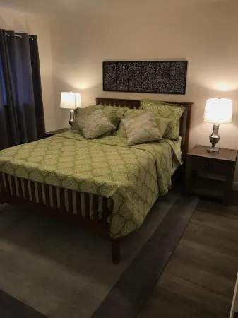 Spacious remodeled House off Main Street Отели рядом с достопримечательностью «Венис Бич»