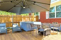 Cozy 4BR/2BA in Irving, TX Hot Tub • Game Room • Near DFW Airport & Downtown - บังกะโล