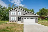New Home! Quiet location- only 3 minutes to Notre Dame- Sleeps 12