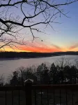 Romantic Getaway on Table Rock Lake.  Amazing sunset views and hot tub access!