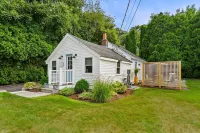 Shore Cottage - Coastal gem, a traveler favorite! Outdoor patio, central AC. Hotels near Wingaersheek Beach