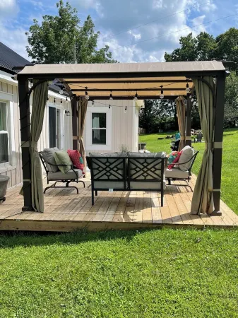 Cozy farmhouse family friendly with fire pit and grill, within hour to Keeneland