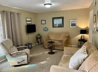 Sunshine Oaks - 1st Floor Condo w/ Pool: Golf, Swim & Casino nearby!
