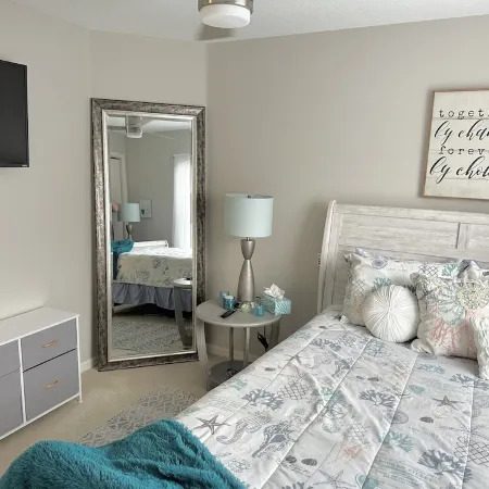 Village of Mallory, Close to Sumter Landing Sq. 3BD, 2Bath with Gas Golf Cart.