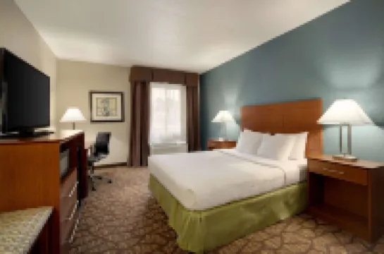 AmericInn by Wyndham Grand Rapids Airport North