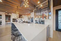 New Amazing! PrivatePickleball~HotTub~FirePit~IndoorPool~Theater-Game Rm-Sleep33 - 5-Star