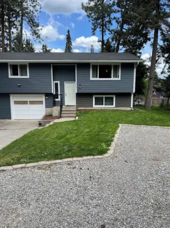 Mid town, central location. Kid friendly & CLEAN! Отели в г. Кутеней