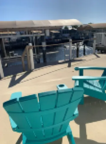 Saint James hidden gem. 3/2 canal front home with 3 kayaks.