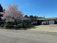 Charming 3-bedroom house in enchanting Oakridge with AC