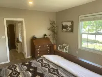 Cheerful 1 Bedroom House in the Middle of Town Hotels in Lynden