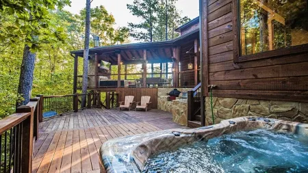 Lusa Nita Retreat – Luxe Lodge w/ Hot Tub, Sauna & Stunning Outdoor Living!