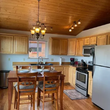 Bear Canyon Cottages - Garden House